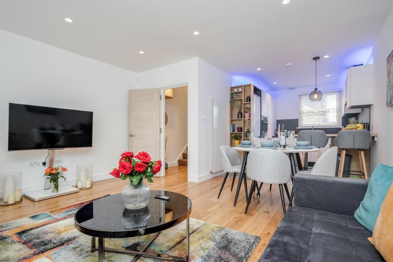 Beautiful 2 Bedrooms Split Level Fulham Apartment 런던 외부 사진