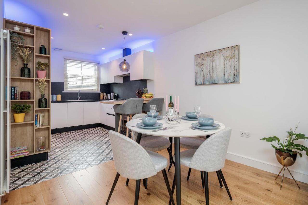 Beautiful 2 Bedrooms Split Level Fulham Apartment 런던 외부 사진