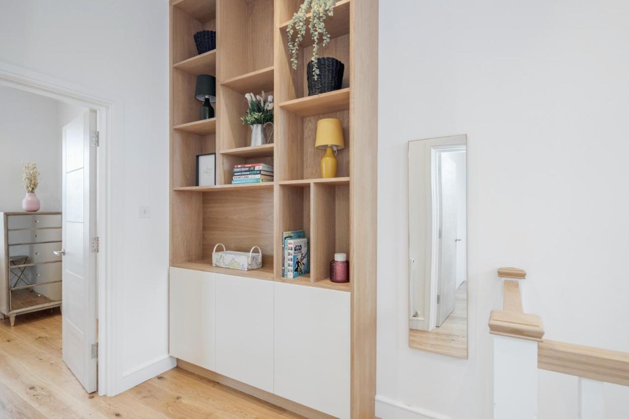 Beautiful 2 Bedrooms Split Level Fulham Apartment 런던 외부 사진