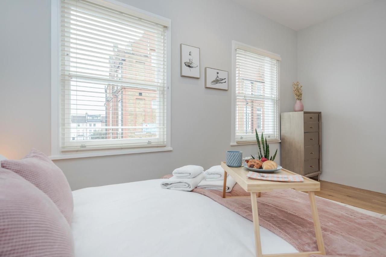 Beautiful 2 Bedrooms Split Level Fulham Apartment 런던 외부 사진